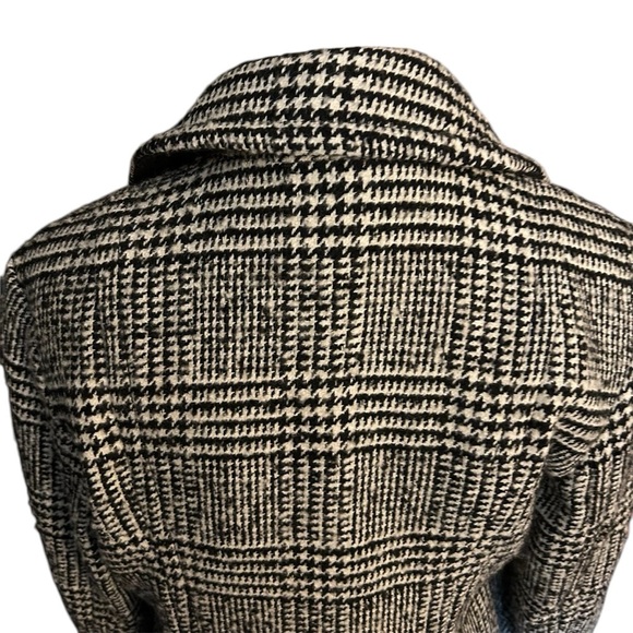 Banana Republic Elegant Black and White Houndstooth Peacoat - Picture 4 of 8
